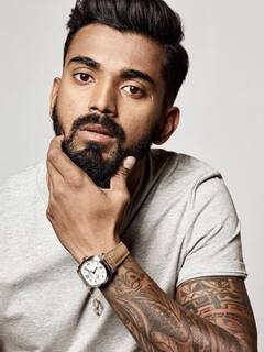 Photos: कोहली से लेकर धोनी तक, टीम इंडिया के खिलाड़ियों की महंगी घड़ियों की कीमत जानकर हैरान रह जाएंगे आप