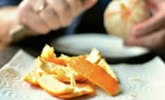 Health Tips: ত্বকের জেল্লা বাড়ানোই নয় শুধু, টিউমারের ঝুঁকিও কমায়, ভুলেও ফেলবেন না লেবুর খোসা