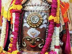 जिस IAS अफसर ने महाकाल मंदिर के शीघ्र दर्शन नियम में किया बदलाव, उनके माता-पिता को भी नहीं मिली छूट