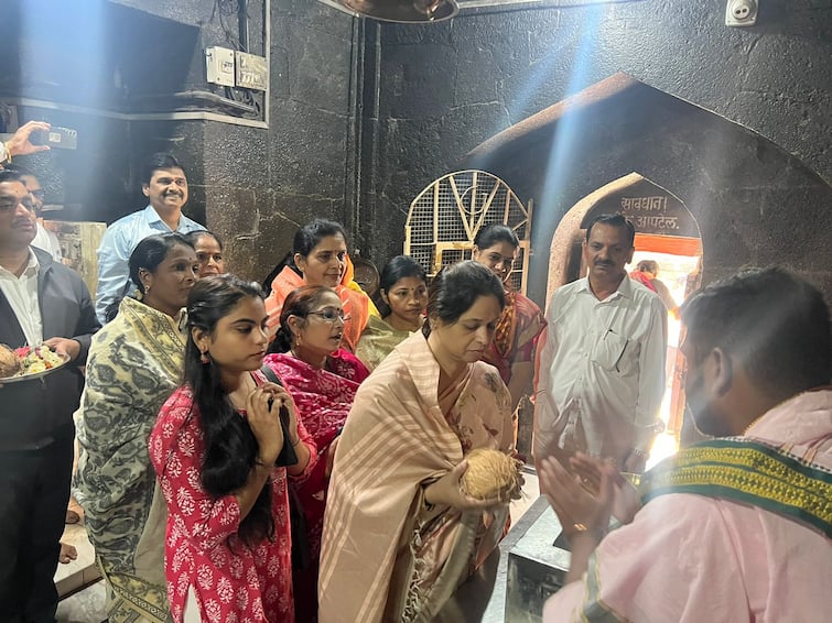 Ashwini Jagtap Morya Gosavi Visited Ganapati After Nomination Pune By