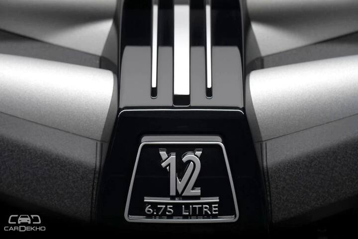 বিলাসবহুল এই গাড়ির স্বপ্ন দেখেন অনেকেই। ভারতে বলিউড সুপারস্টার অভিতাভ বচ্চন ছাড়াও বেশকিছু শিল্পপতির গ্যারাজে রয়েছে এই গাড়ি। এই গাড়ির সার্ভিস কস্টে কিনে ফেলতে পারবেন একটি ভাল বাইক।