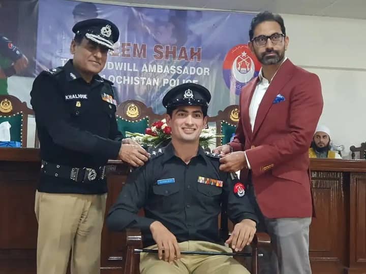 Naseem Shah appointed honorary DSP of Balochistan Police Kapil Dev Sachin Tendulkar and MS Dhoni Ranks in Indian Forces Naseem Shah DSP: नसीम शाह बने बलूचिस्तान के DSP, कपिल-सचिन और धोनी जैसे दिग्गजों को भी मिल चुका है ऐसा सम्मान