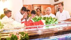 Vani Jairam: ‘மண்ணை விட்டு மறைந்த காணக்குயில்’ வாணி ஜெயராமின் மறைவிற்கு அஞ்சலி செலுத்திய பிரபலங்கள்!