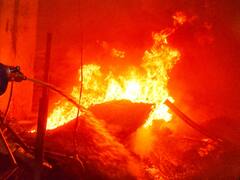 जिंदा जल गई 3 साल की मासूम! छप्पर के मकान में सो रही थी बच्ची, अचानक आग लगने से दर्दनाक हादसे में मौत