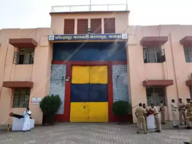 Kalamba Jail Series of crimes continue Now another prisoner died in an attack by prisoner Marathi News Kolhapur Crime : कळंबा जेलमध्ये गुन्ह्यांची मालिका सुरूच; आता कैद्याने केलेल्या हल्ल्यात दुसऱ्या कैद्याचा मृत्यू