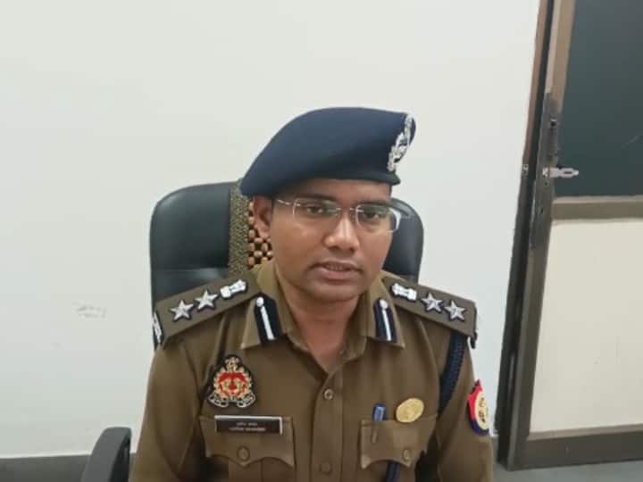 Noida News: 'पैसे ले लो, मगर बयान न दो', महिला दारोगा का रेप पीड़िता पर समझौता करने का दबाव Noida Female Sub Inspector Pressurized Rape victim To Compromise With Accused ANN Noida News: 'पैसे ले लो, मगर बयान न दो', महिला दारोगा का रेप पीड़िता पर समझौता करने का दबाव