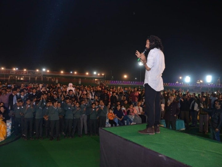 Kota Festival: सिहरती ठंड में भी देर रात चला रंगारंग कार्यक्रमों का सिलसिला, कबीर की रचनाओं की प्रस्तुति पर झूम उठे लोग