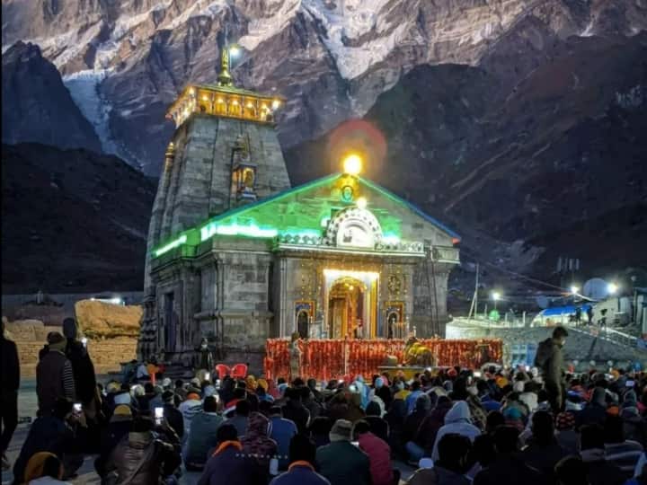 इस पैकेज के तहत किराए की बात करें तो सिंगल यात्री बुकिंग पर 69,111 रुपये देने होंगे. 2 लोगों के साथ प्रति व्यक्ति किराया 52,111 रुपये का चार्ज होगा. 3 लोगों के साथ यात्रा करने पर आपको प्रति व्यक्ति 51,111 रुपये का खर्च आएगा. (PC-Uttarakhand Tourism/Facebook)