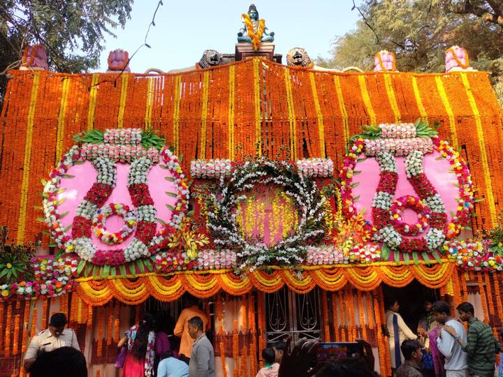 সারাবছর এখানে দেবী দুর্গা রূপে পূজিত হয়ে থাকেন। কালী পুজো উপলক্ষে, দেবী দুর্গার পাশাপাশি মা কালী রূপে পুজো হয়ে থাকে মা ফুল্লরার। সব নিজস্ব চিত্র