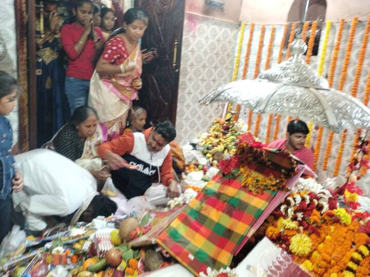 এই নাম থেকেই মনে পড়ে, চণ্ডীর ব্যাখ্যায় রয়েছে, অসুর নিধনে দেবীর আবির্ভাব হওয়ার পর তিনি অট্টহাসিতে আকাশ বিদীর্ণ করছেন। অশুভের নিধনে শুভ শক্তির জয়োল্লাস।