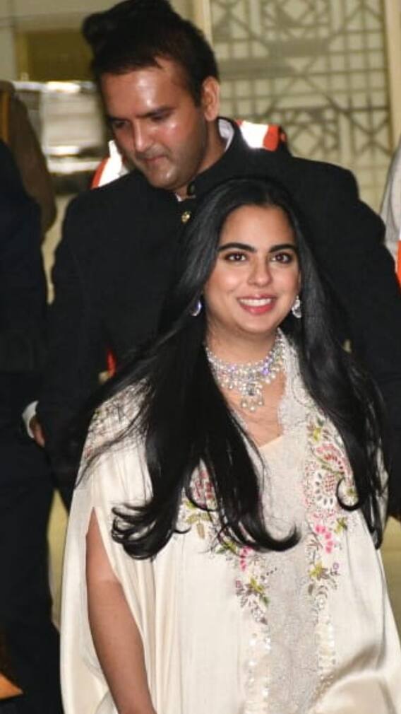 বলি তারকার বিয়েতে হাজির ধনকুবেরের মেয়ে