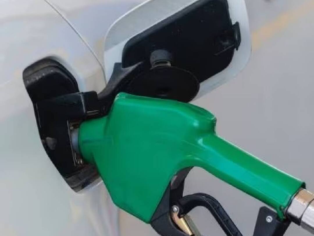 Petrol, Diesel Price: பட்ஜெட் எதிரொலி.. பெட்ரோல் விலையில் மாற்றமா? இன்றைய பெட்ரோல் டீசல் விலை நிலவரம் இதோ.. petrol and diesel price on 6th february 2023 chennai know full details Petrol, Diesel Price: பட்ஜெட் எதிரொலி.. பெட்ரோல் விலையில் மாற்றமா? இன்றைய பெட்ரோல் டீசல் விலை நிலவரம் இதோ..