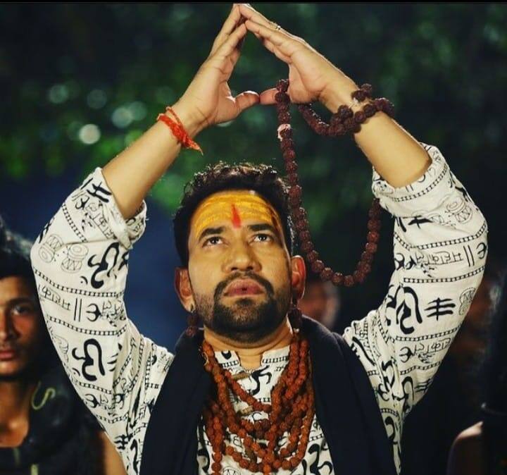 निरहुआ के पास मुंबई के अंधेरी में 3 करोड़ रुपये का एक फ्लैट भी है. इतना ही नहीं गाजीपुर में 1 करोड़ 15 लाख की जमीन भी निरहुआ के नाम पर है.