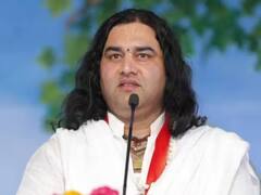 अखिलेश यादव और स्वामी प्रसाद मौर्य को खोज रहे हैं कथावाचक देवकीनंदन, बताई खास वजह