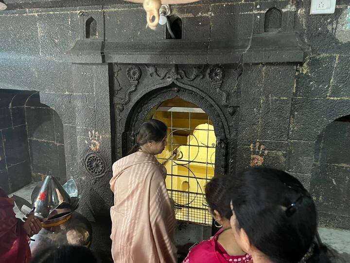 उद्या दुपारी एक वाजता अधिकृतरित्या त्या नामनिर्देशन पत्र दाखल करणार आहेत.