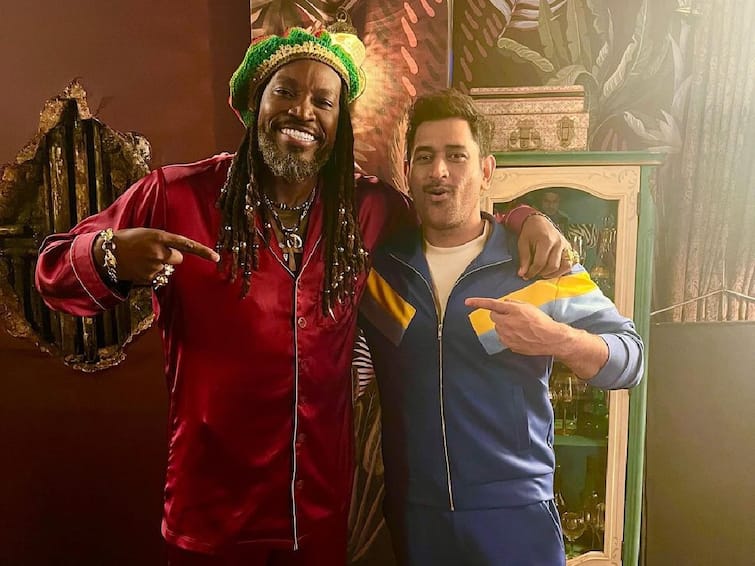 Universe Boss Chris Gayle meets Captain Cool MS Dhoni, shares photos on Instagram see pics Gayle Meets MS Dhoni: தல தோனியைச் சந்தித்த யுனிவர்சல் பாஸ்: காரணம் என்னனு தெரியுமா?