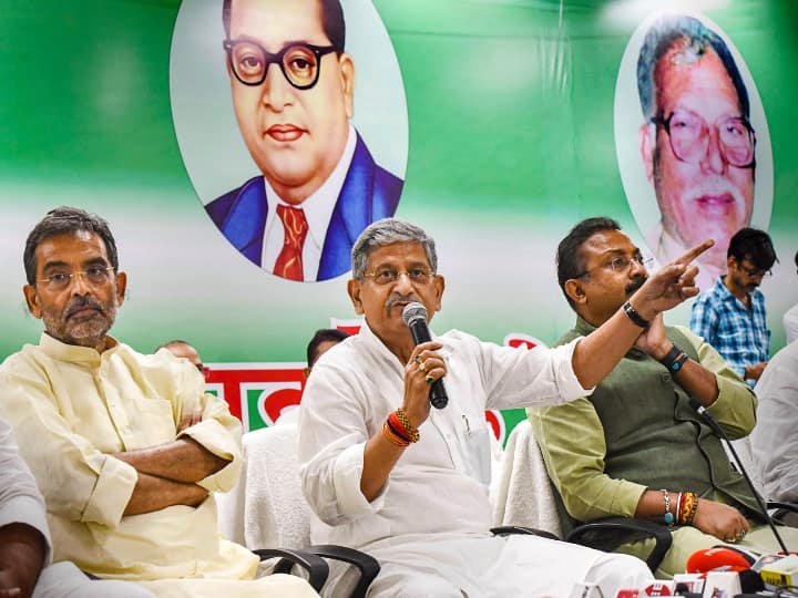 Bihar Politics: क्या 'B' प्लान पर काम कर रहे हैं उपेंद्र कुशवाहा? JDU अध्यक्ष ललन सिंह ने कहा- सच्चाई तो बताइए JDU leader Lalan Singh attacks Upendra Kushwaha after CM Nitish Kumar Bihar Politics: क्या 'B' प्लान पर काम कर रहे हैं उपेंद्र कुशवाहा? JDU अध्यक्ष ललन सिंह ने कहा- सच्चाई तो बताइए