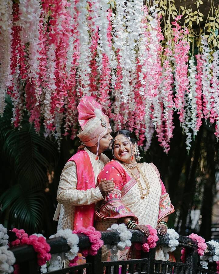 वनिता आणि सुमितच्या लग्नसोहळ्यातील लूकला नेटकऱ्यांची पसंती मिळाली.