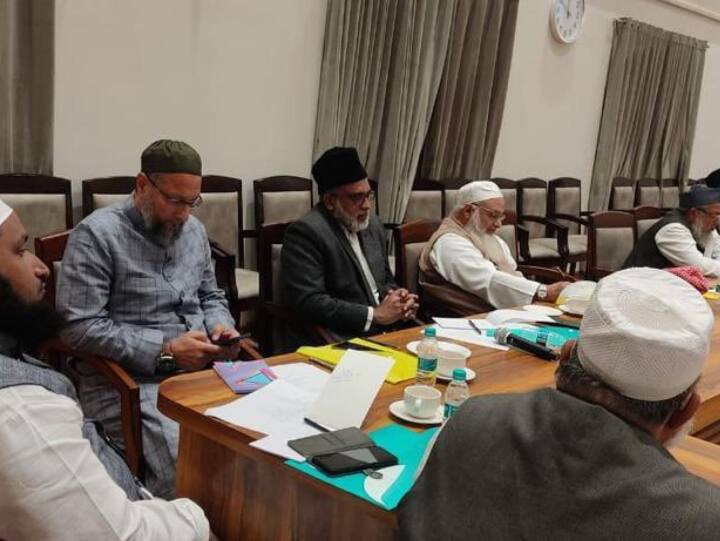 Uniform Civil Code: 2024 से पहले यूनिफॉर्म सिविल कोड पर बहस तेज, मुस्लिम पर्सनल लॉ बोर्ड की बैठक में भी उठा मुद्दा All India Muslim Personal Law Board Meeting Held To Discuss Uniform Civil Code And Many Issues Uniform Civil Code: 2024 से पहले यूनिफॉर्म सिविल कोड पर बहस तेज, मुस्लिम पर्सनल लॉ बोर्ड की बैठक में भी उठा मुद्दा