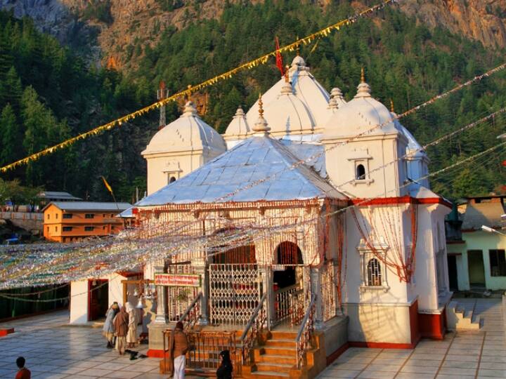 अगर आप इस पैकेज के तहत बुकिंग कराना चाहते हैं तो आईआरसीटीसी की अधिकारिक वेबसाइट irctctourism.com पर जाकर अप्लाई कर सकते हैं. आईआरसीटीसी पर्यटक सुविधा केंद्र, अंचल कार्यालयों और क्षेत्रीय कार्यालयों के जरिए भी बुकिंग की जा सकती है. (PC- uttarakhandtourism.gov.in)