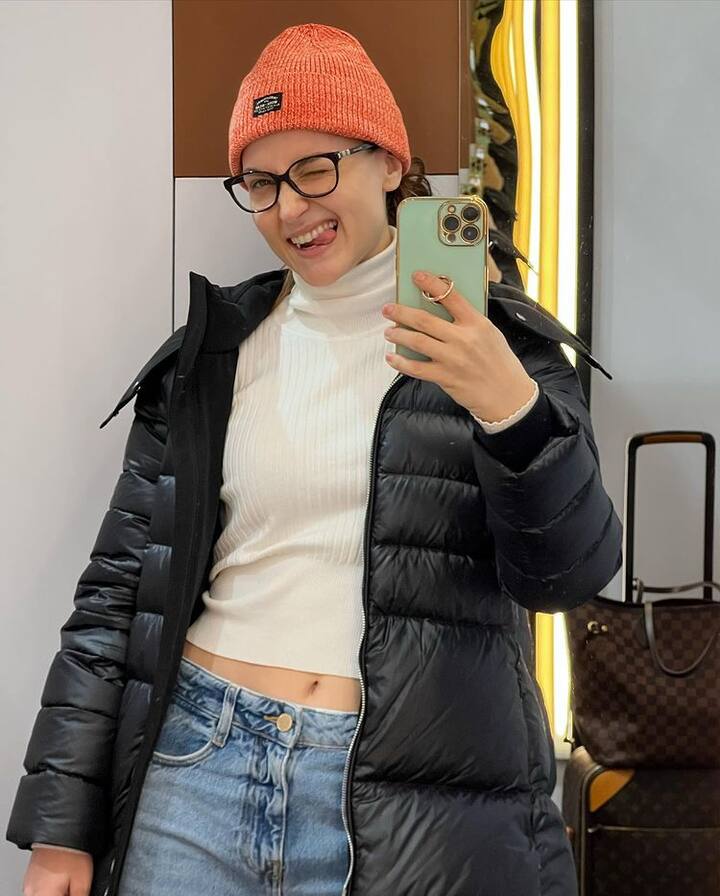 Elli Avram PHOTO: એલી અવરામ મૂળ સ્વીડિશ-ગ્રીક અભિનેત્રી છે. જો કે તેણે બોલિવૂડમાં પોતાની અલગ ઓળખ બનાવી છે. અભિનેત્રી પોતાની તસવીરો સોશિયલ મીડિયા પર શેર કરતી રહે છે.