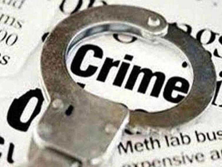 maharashtra News Beed News Youth beaten up in Beed district  A case has been filed with the police Beed News: अरेरे… हे काय झालं! भांडण एका एकाशी अन् धुतले दुसऱ्यालाच