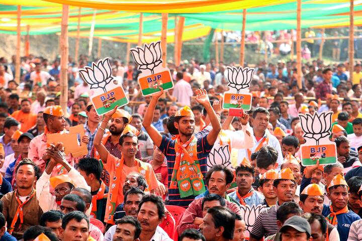 ত্রিপুরার ৬০টি আসনের মধ্যে ৪২টি আসনে লড়ছে তিপ্রা মোথা। ত্রিপুরায় ২০টি আসন এমন রয়েছে যা আদিবাসী অধ্যুষিত। রাজ্যে ক্ষমতায় আসতে গেলে এই আসনগুলিতেই লুকিয়ে রয়েছে আসল চাবিকাঠি, বলছেন বিশেষজ্ঞরা।