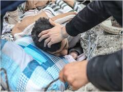 Turkiye Earthquake: तुर्किए-सीरिया में भूकंप की तबाही का मंजर, मिट्टी के अंदर अपनों को तलाशते लोग...दिल दहलाने वाली तस्वीरें