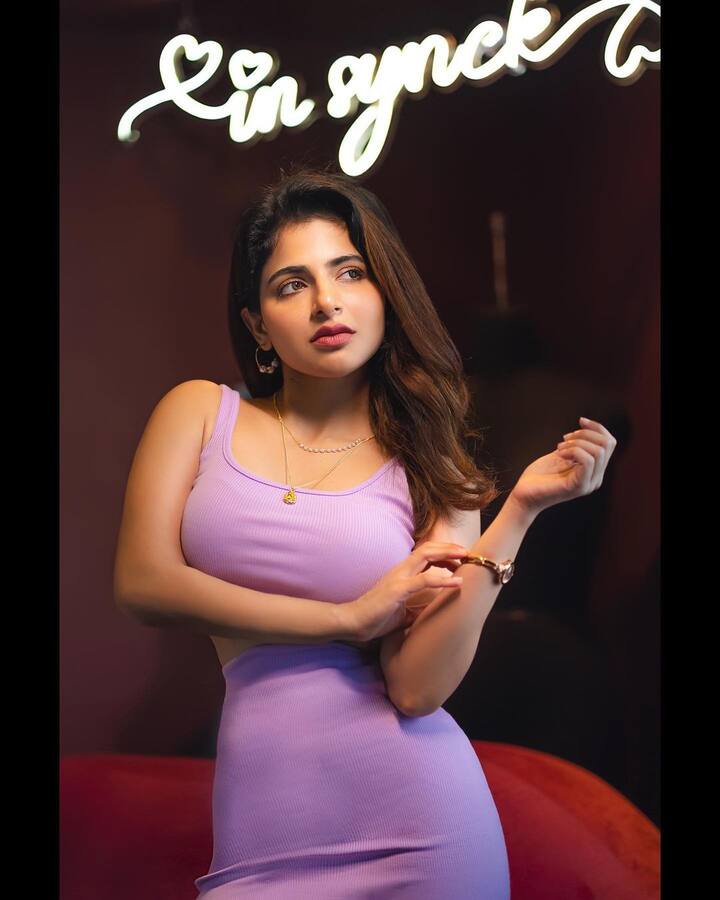 తమిళం, మలయాళం సినిమాలో మాత్రం వరుస పెట్టి సినిమాలు చేస్తూ ఫుల్ బిజీగా ఉంది. Image Credit: Iswarya Menon/ Instagram