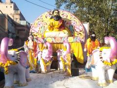 Ravidas Jayanti: धूमधाम से मनाई गई संत रविदास जयंती, लाल किला से करोल बाग मंदिर तक निकली झांकियां; देेखें तस्वीरें