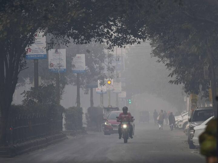 Delhi NCR Today temperature higher than normal delhites face rain again after 4 days Delhi Weather Update: दिल्ली एनसीआर में आज सामान्य से ज्यादा रहा तापमान, 4 दिन बाद फिर हो सकती है बारिश 