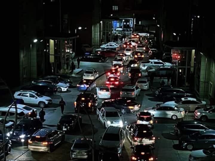 दक्षिणी तुर्किए में भूकंप आने के बाद अफरातफरी का माहौल बना हुआ है. अडाना शहर में 17 मंजिला और 14 मंजिला इमारतें ढह गई.