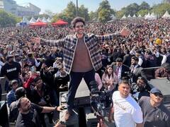 Shehzada: 'शहजादा' के जबरदस्त प्रमोशन में जुटे हैं कार्तिक आर्यन, ये तस्वीरें हैं पक्का सबूत