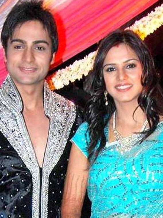 बुरी तरह लड़-झगड़कर अलग हुए ये टीवी कपल