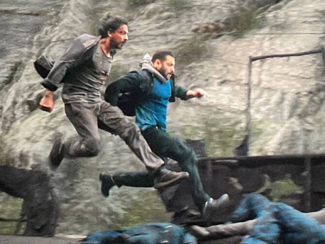 Shah Rukh Khan, Salman Khan Talk About Pathaan Train Scene, Former Says 'Keeping Tiger Scarf As Moment'