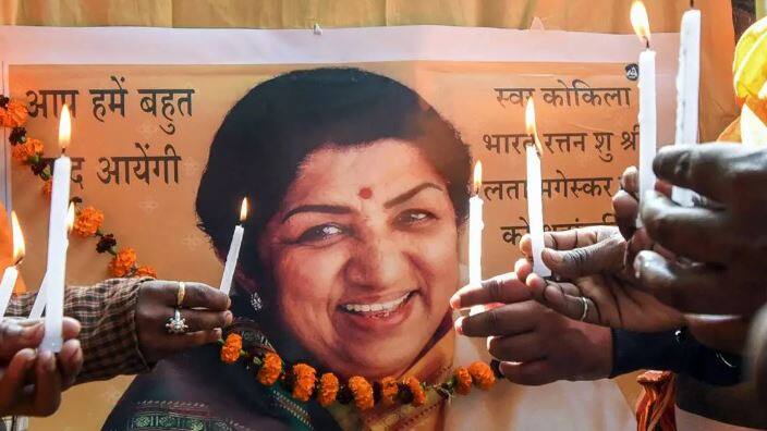 ગત વર્ષે લતા મંગેશકરના નિધન વખતે દેશભરમાં શોકનો માહોલ છવાઈ ગયો હતો.