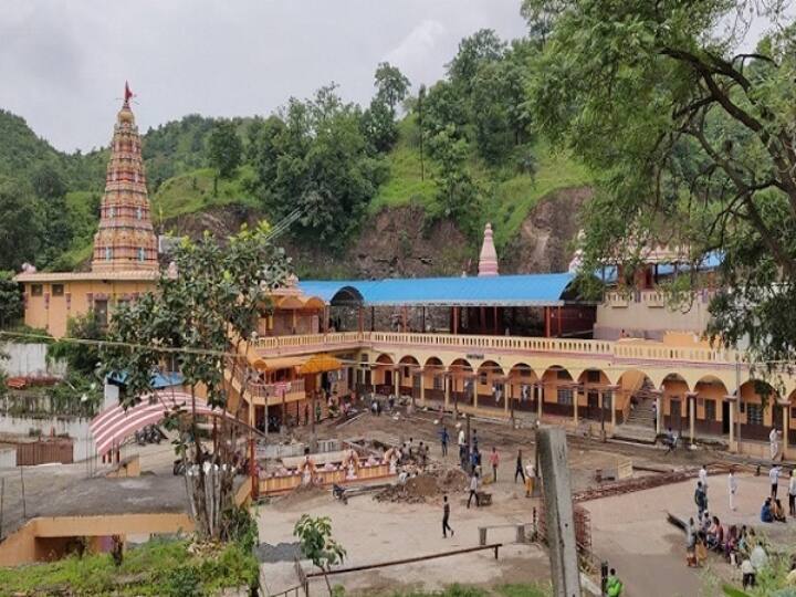 अगर आप किसी धार्मिक स्थल पर सफर करना चाहते हैं तो आपके मन को खुश करने वाली खबर सामने आई है. आपसे एक भी रुपये नहीं लिए जाएंगे और आपको हवाई मार्ग से तीर्थस्थलों तक का दर्शन कराया जाएगा. इसके अलावा, खाना और नाश्ता भी फ्री में दिया जाएगा. (PC- dharmasva.mp.gov.in)