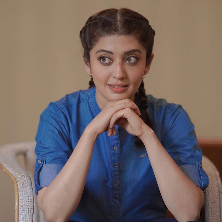 ‘అత్తారింటికి దారేది‘ సినిమాతో మంచి హిట్ ను అందుకుంది. Photo Credit: Pranitha Subhash/ Instagram