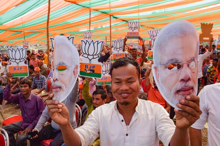অমিত শাহের দুটি সভাতেই ভিড় উপচে পড়েছিল। বহু কর্মী-সমর্থক এসেছিলেন শাহি সভায়।