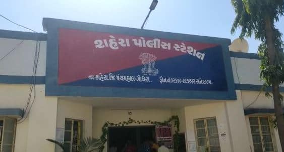 A 15-day-old abandoned child was found in Hasapur village of Panchmahal Panchmahal: શહેરાના હાસાપુર ગામે ત્યજી દેવાયેલ  15 દિવસનું બાળક મળતા ચકચાર