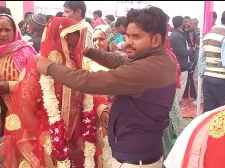 Baghpat 213 Couples Got married Mass Marriage Scheme Ruckus Over food ANN Baghpat: सामूहिक विवाह योजना में 213 जोड़ों की हुई शादी, खाने को लेकर मची मारामारी, बुलानी पड़ी पुलिस