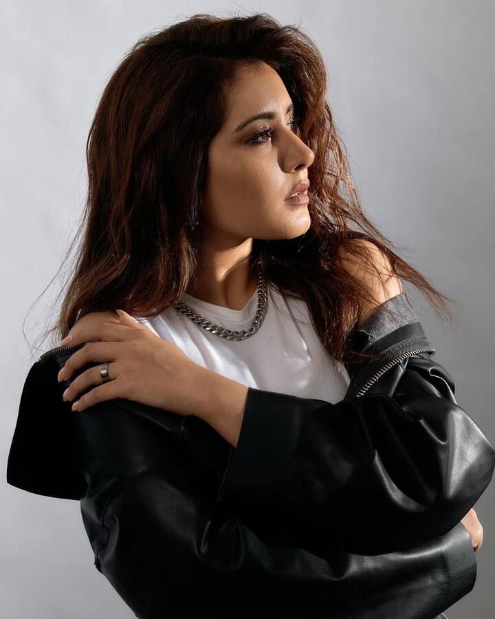 ‘ఊహలు గుసగుసలాడే’ మూవీతో టాలీవుడ్ లో అడుగు పెట్టింది రాశీ ఖన్నా.Photo Credit: Raashi Khanna/ Instagram