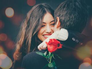 Happy Rose Day 2023: अपने चाहने वाले से करें प्यार का इजहार, मुंबई की इन जगहों से खरीद सकते हैं गुलाब का फूल