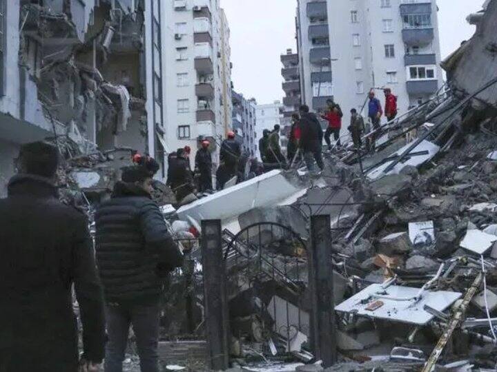 Turkey Syria Earthquake New 7.5-magnitude earthquake hits southeast Turkey Turkey Syria Earthquake: மீண்டும் மீண்டும் நிலநடுக்கம்; சீட்டுக்கட்டு போல் சரியும் குடியிருப்புகள்; உயரும் பலி எண்ணிக்கை..?