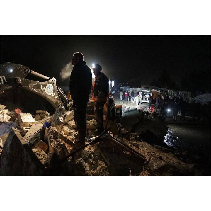 இதுதொடர்பான புகைப்படங்கள் இணையத்தில் வெளியாகியுள்ளது