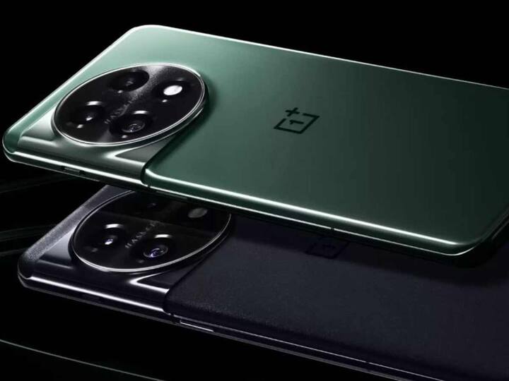 OnePlus 11 (Expected price: Rs 55,000 - Rs 60,000): OnePlus 11 is expected to be launched soon in India after its successful release in China. The phone has a superb curve display and improved sound with Dolby support. It is powered by the Qualcomm Snapdragon 8 Gen 2 SoC. (Image: OnePlus)
