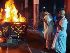 'जिन कंधो पर खेला, आज उन्हें कंधो पर उठाया', बड़े भाई की यादों में बिखरे रवि किशन, शेयर किया इमोशनल नोट