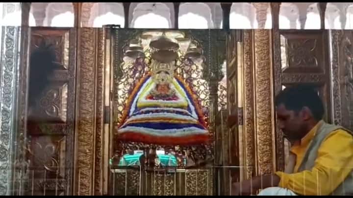 जगह-जगह शौचालय बनाए गए हैं. श्याम प्यारे का दर्शन करने के लिए प्रवेश और निकास द्वार अलग से बनाए गए हैं. पिछले साल भगदड़ में तीन महिला श्रद्धालुओं की मौत के बाद खाटू श्याम मंदिर को बंद कर दिया गया था.