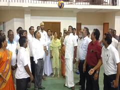 முதல்வர் கோப்பை போட்டி: ஆட்சியர் எறிந்த பந்தை, லாவகமாக அடித்த எம்எல்ஏ - மயிலாடுதுறையில் சுவாரஸ்யம் 