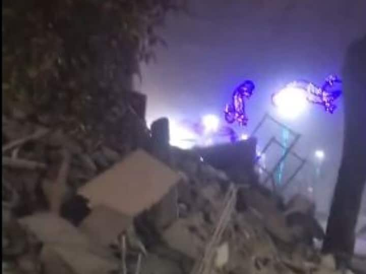 VIDEO Turkey Devastating Earthquake 7.8 Magnitude Quake Hits Southern Turkey Buildings Collapsed Death SEE WATCH: चारों तरफ धूल का गुबार, इमारतों का मलबा और चीख पुकार, तुर्किए में तबाही के वीडियो देख दिल दहल जाएगा